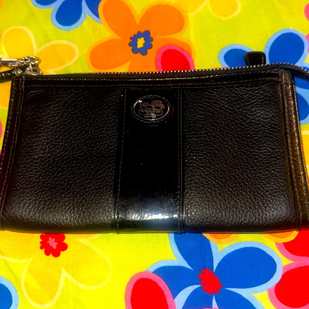 Coach Patent Leather Zippy Wristlet Black